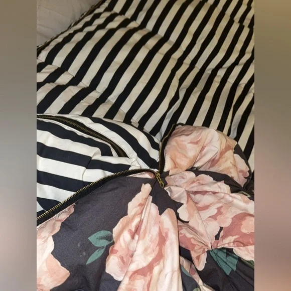 Pottery Barn Teen Emily Meritt Bed of Roses Black white stripe sleeping bag NEW - Picture 7 of 14